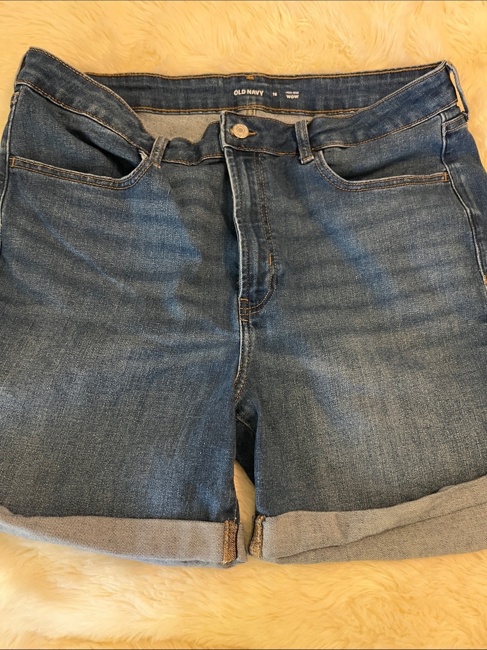 Old Navy Women's Mid Wash Denim Roll-Cuff Shorts size 16